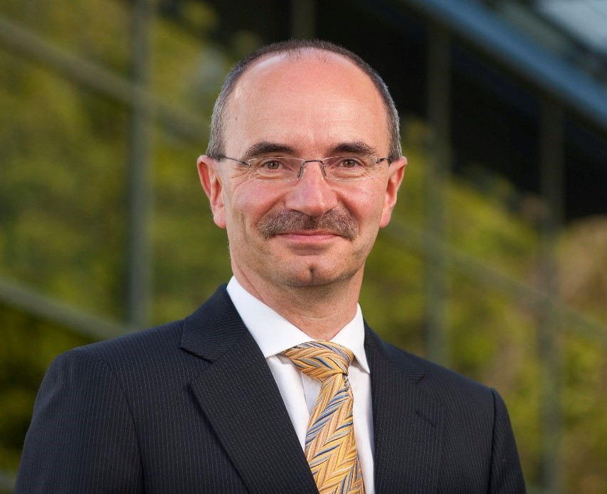 alt text of image or 'avatar of speaker name'